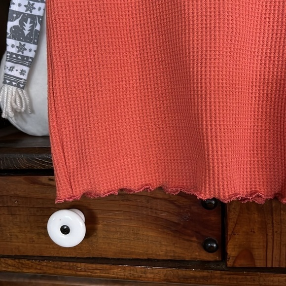 WILD FABLE Pale Terra Cotta Color Waffle Knit Cropped Tee, Size Medium, GUC. - Picture 5 of 6